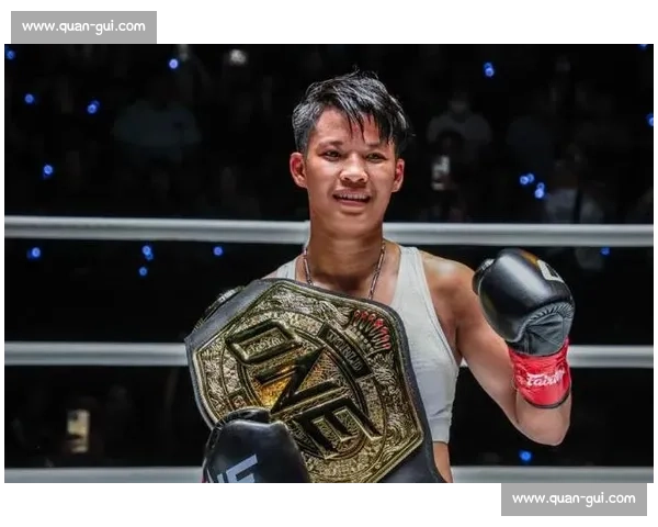 17 岁德查瓦立首秀封神!前蹴 KO 震撼 ONE 赛场 17 岁德查瓦立首秀封神!前蹴 KO 震撼 ONE 赛场